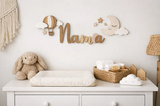 Naamdecoratie boven commode die echt past